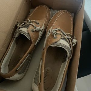 Tan sperry shoes good condition